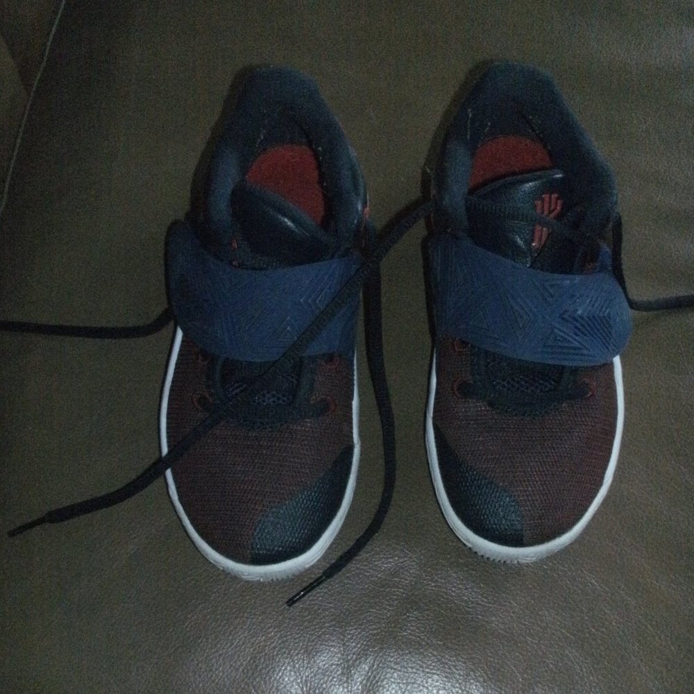 Nike Kyrie Flytrap III (PS) Navy Blue & Red Shoes (BQ5621-400) child size 13.5